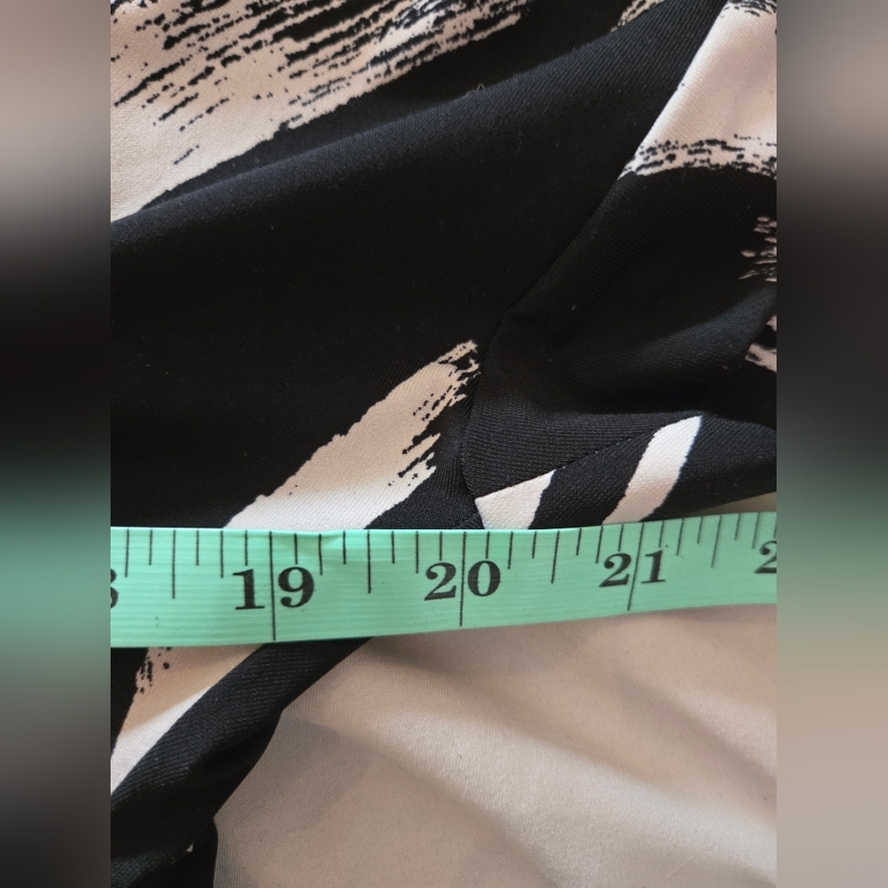 BCBGMaxAzria | Black and White Women's Top, Size L - Picture 5 of 6